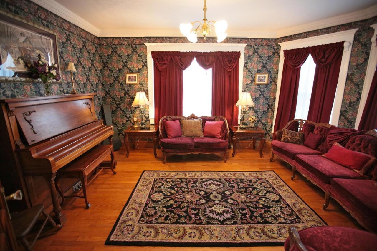 Twin Peaks B&B Mindemoya ภายนอก รูปภาพ